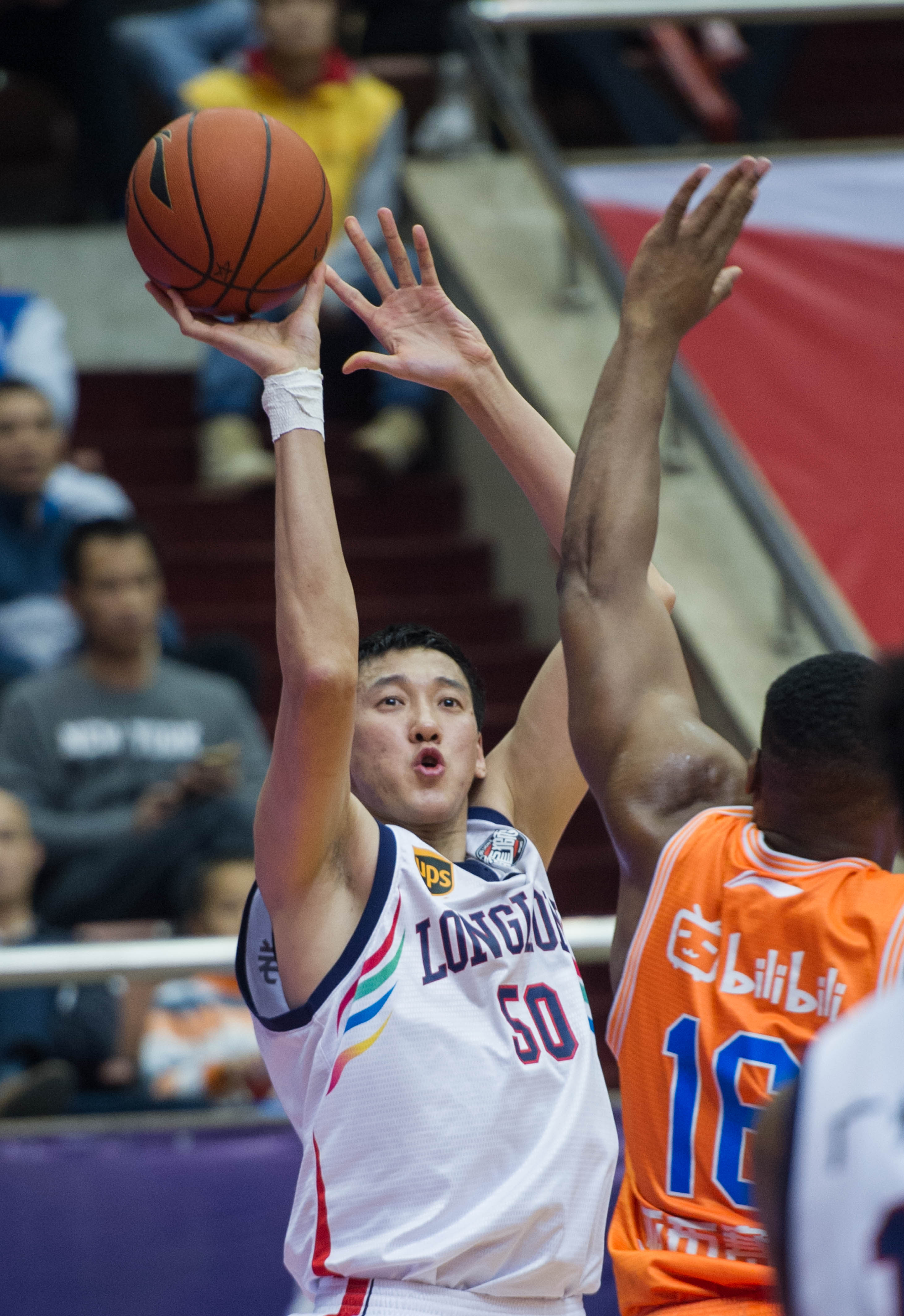 布朗尼发展联盟首秀 9中2贡献6分3板4助5失误